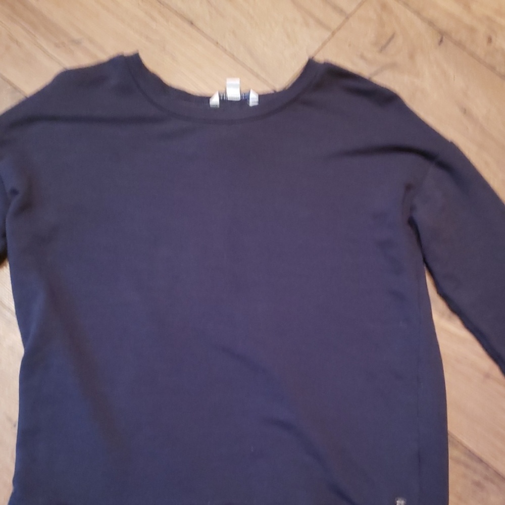 Gray American Eagle shirt.